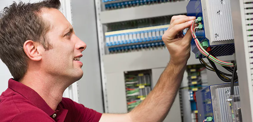 Offshore and Petroleum Facility Electrician in Montgomery